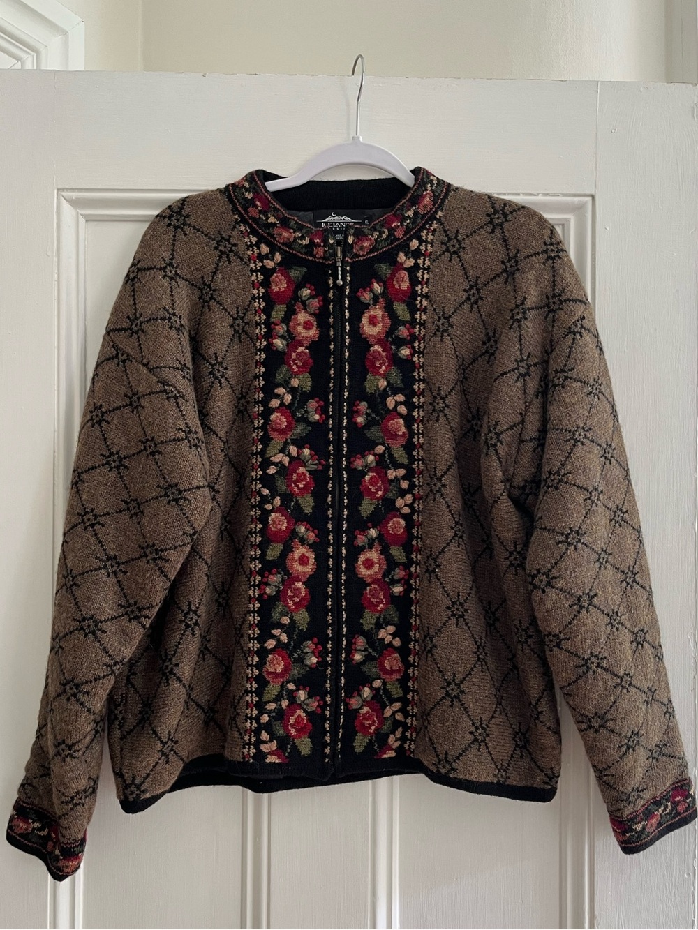 Icelandic Design lined wool cardigan with zipper